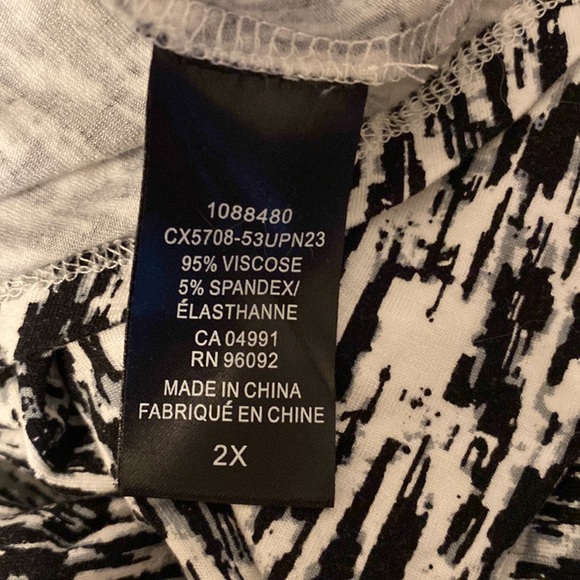 Black & white top with long sides - Picture 4 of 4